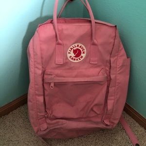 Pink 15 inch fjallraven kanken backpack